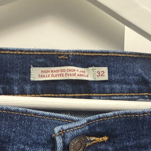 Levi’s High Waisted Crop Flare Jeans - Picture 3 of 6